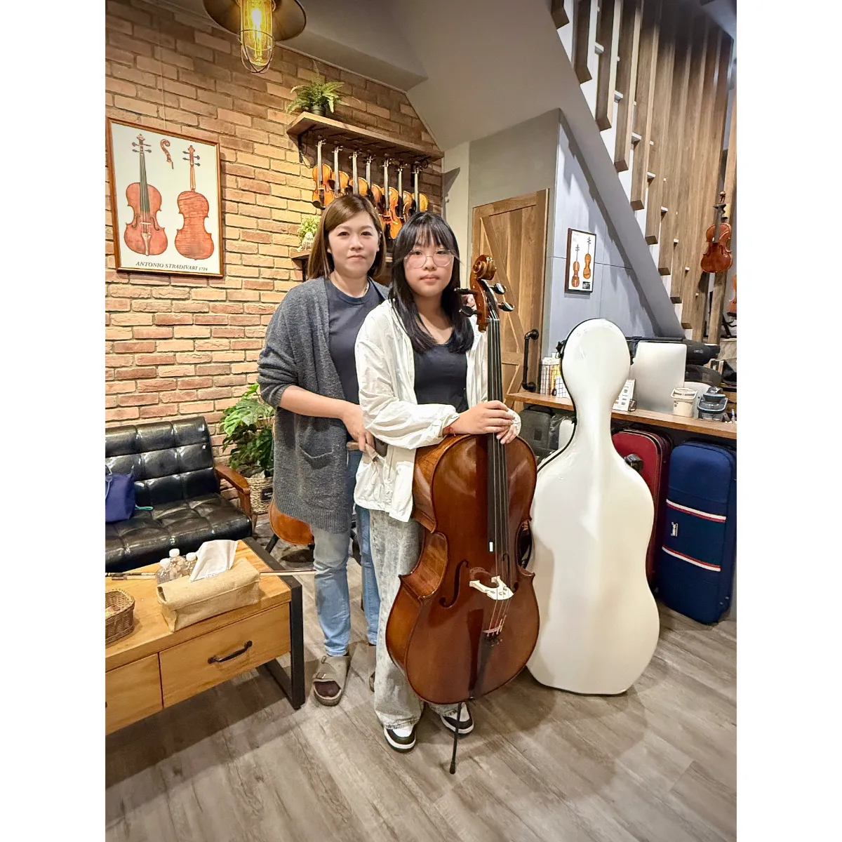 感謝嘉義紀小姐帶女兒前來選購<首席獨奏系列大提琴>