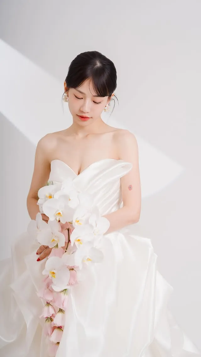 經典簡約優雅的緞面長袖婚紗【彰化禮服出租】【彰化婚紗店推薦】