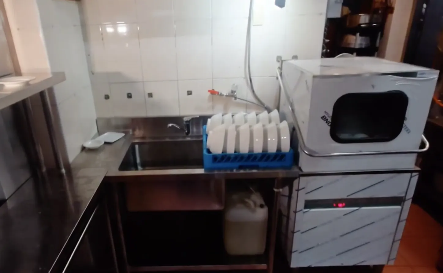 掀門式洗碗機-新竹縣知名牛肉麵店