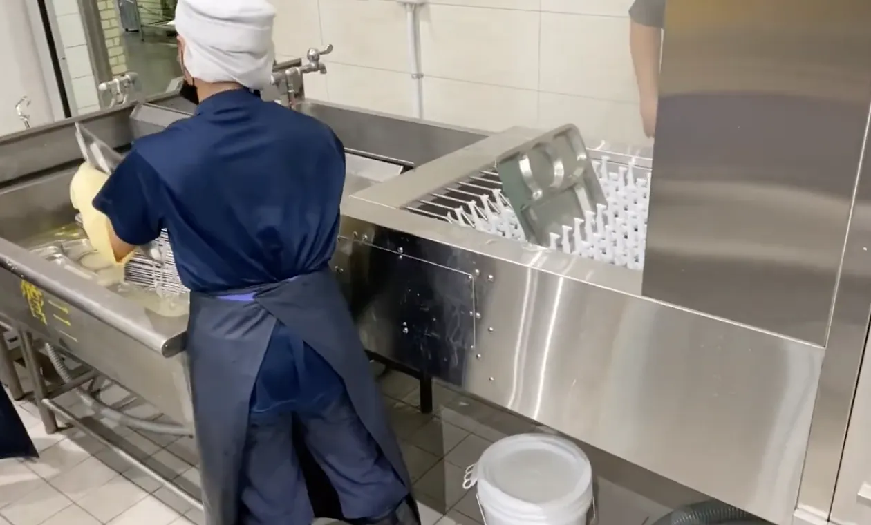 履帶式洗碗機-國防大學政治作戰學校