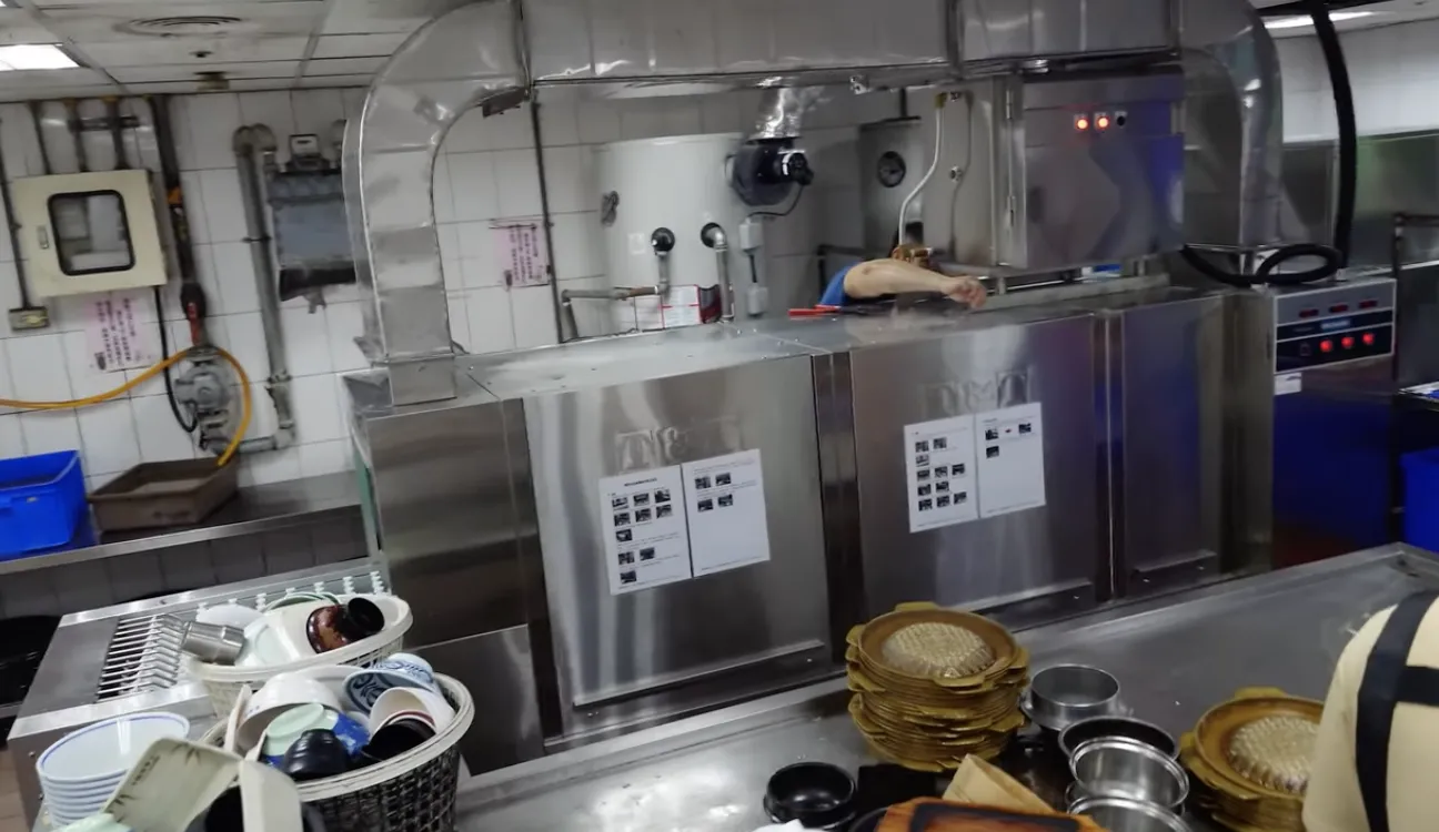 履帶式洗碗機-高雄漢神巨蛋購物廣場美食街
