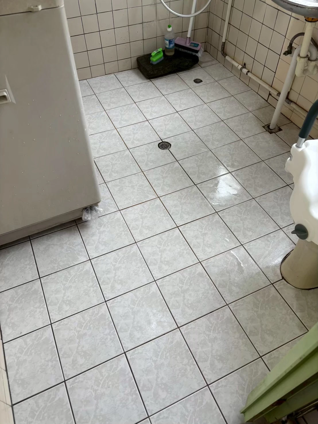 地板防滑措施(防滑磚或藥劑)