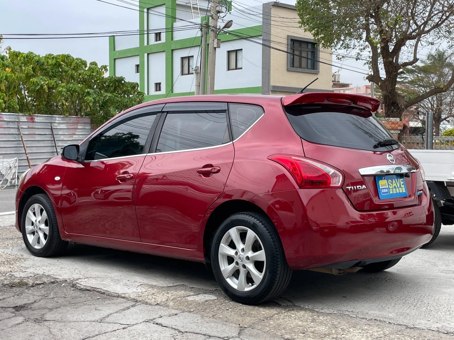 Nissan Tiida 5D 2015年 豪華影音版 紅色