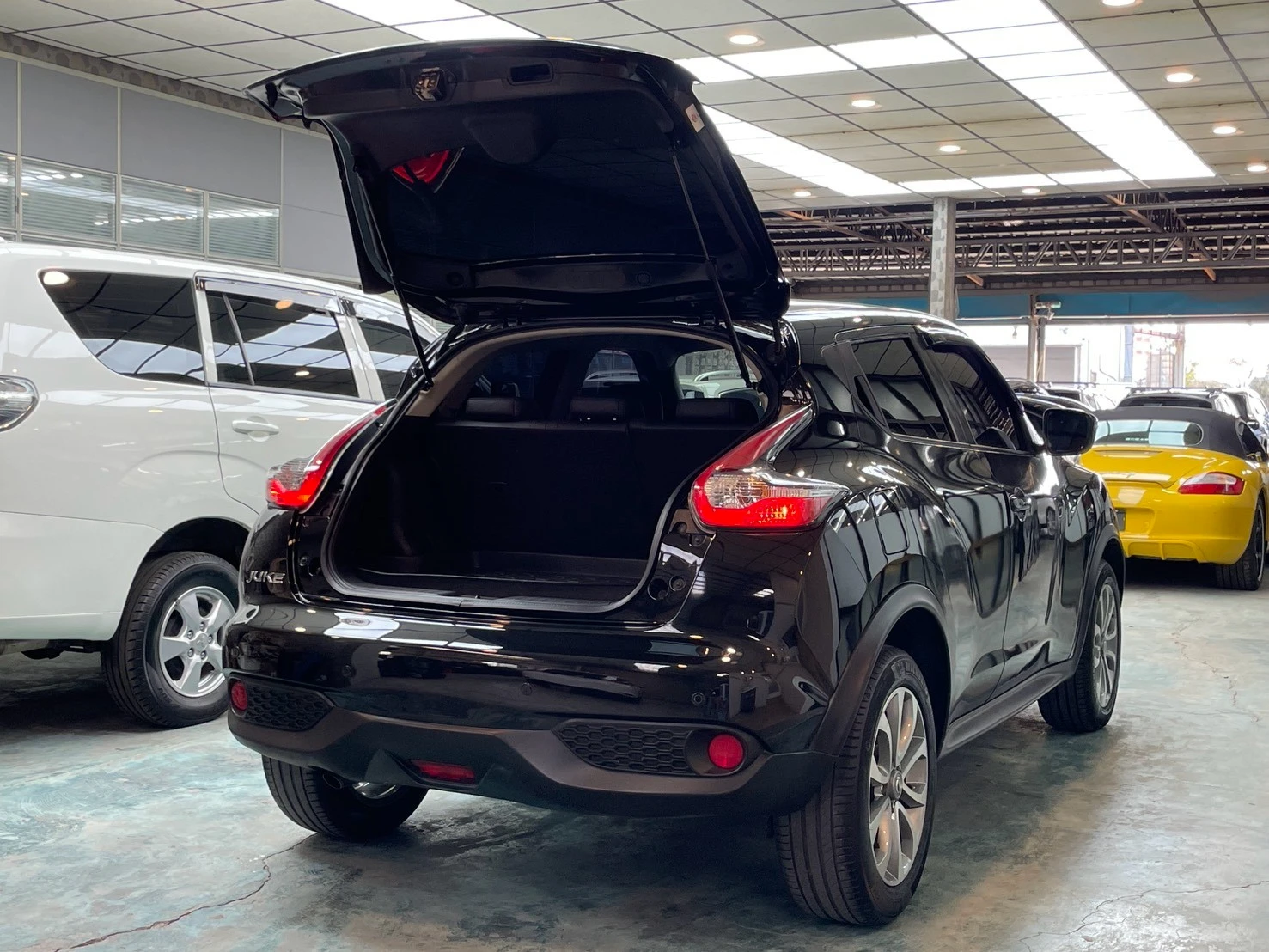 Nissan Juke 2015年 1.6自然進氣豪華版 黑色