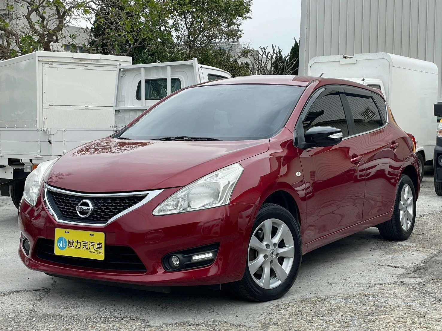 Nissan Tiida 5D 2015年 豪華影音版 紅色