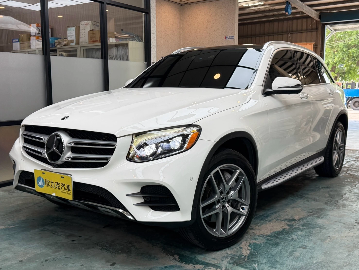 2018年式 M-Benz GLC300 AMG 4Matic 極地白