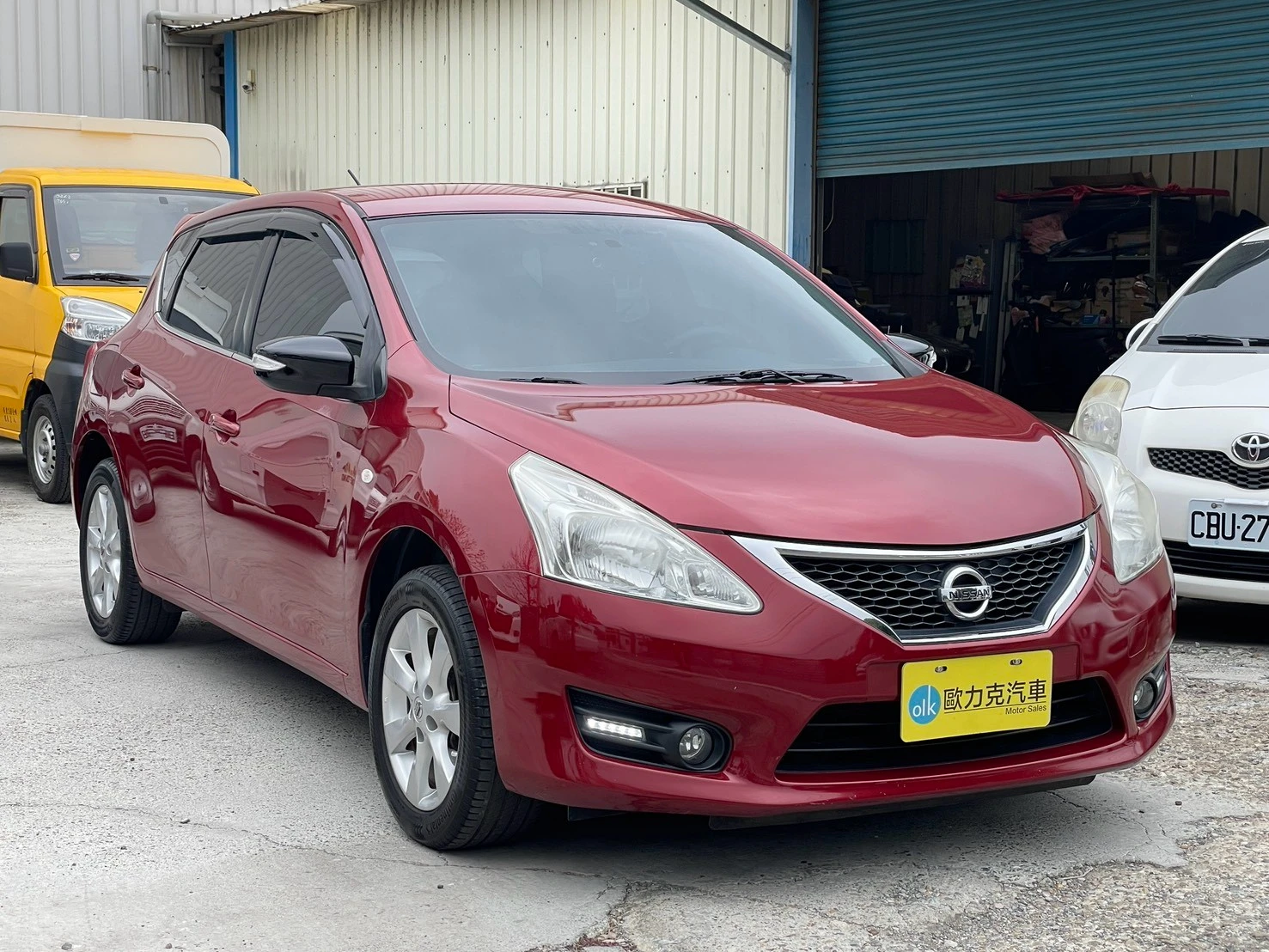 Nissan Tiida 5D 2015年 豪華影音版 紅色