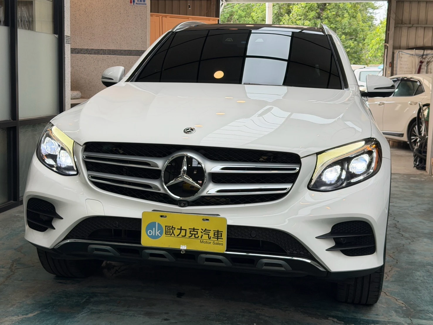2018年式 M-Benz GLC300 AMG 4Matic 極地白