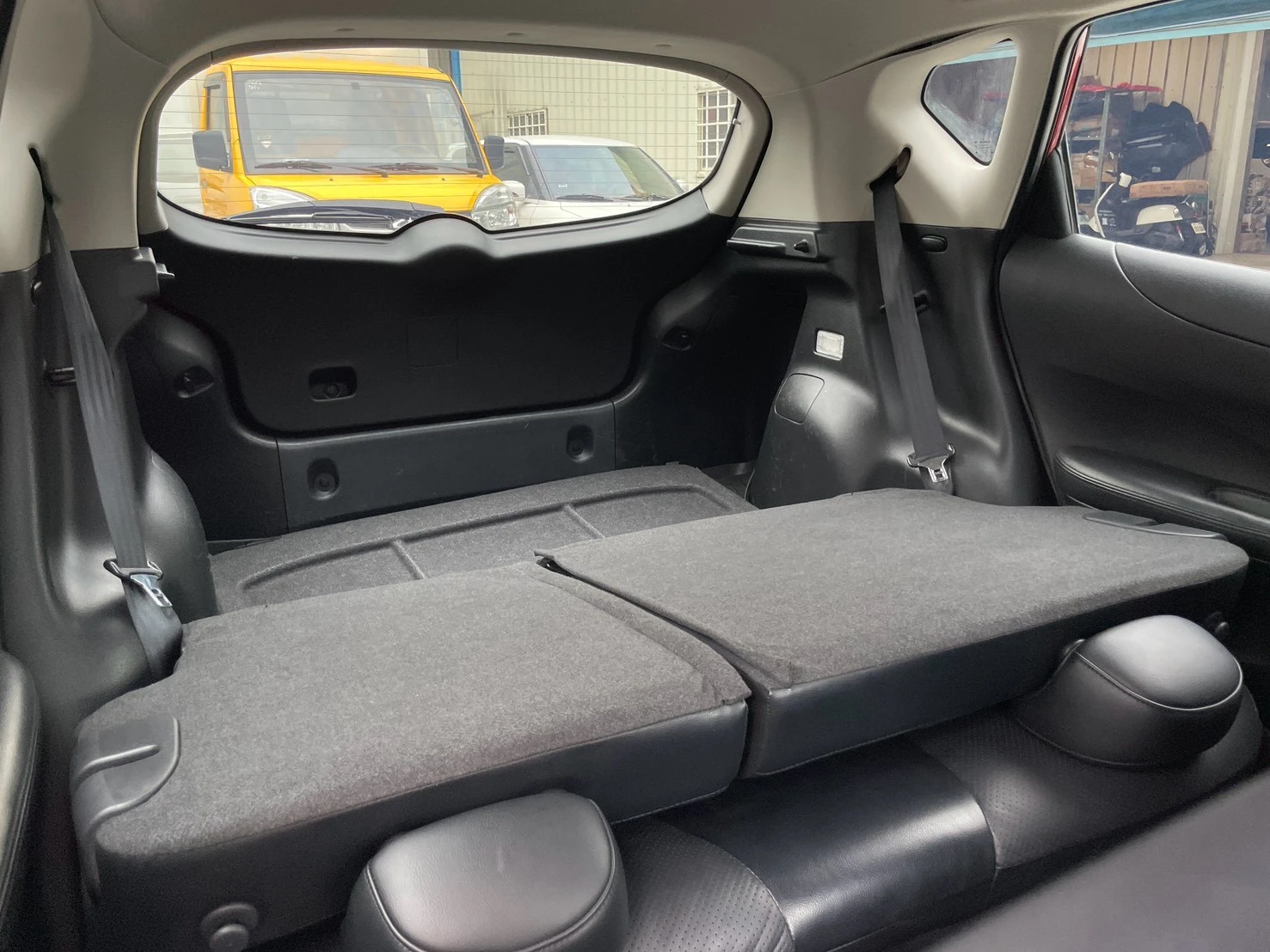 Nissan Tiida 5D 2015年 豪華影音版 紅色