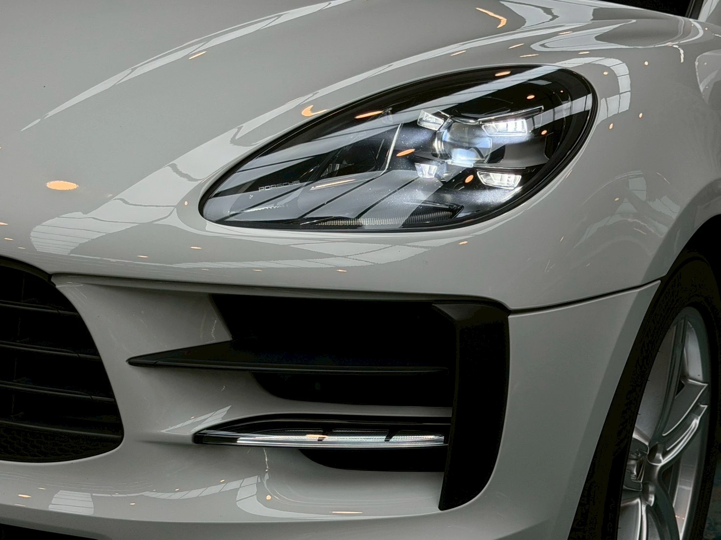 小改款 2020 Porsche Macan 2.0