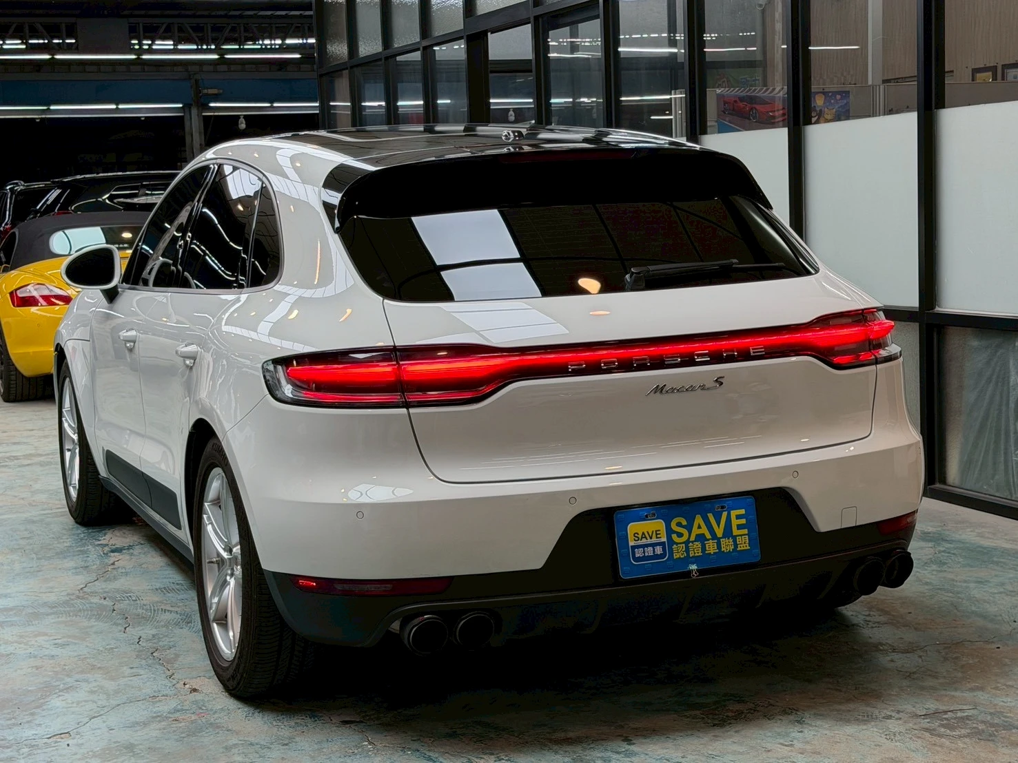 小改款 2020 Porsche Macan 2.0