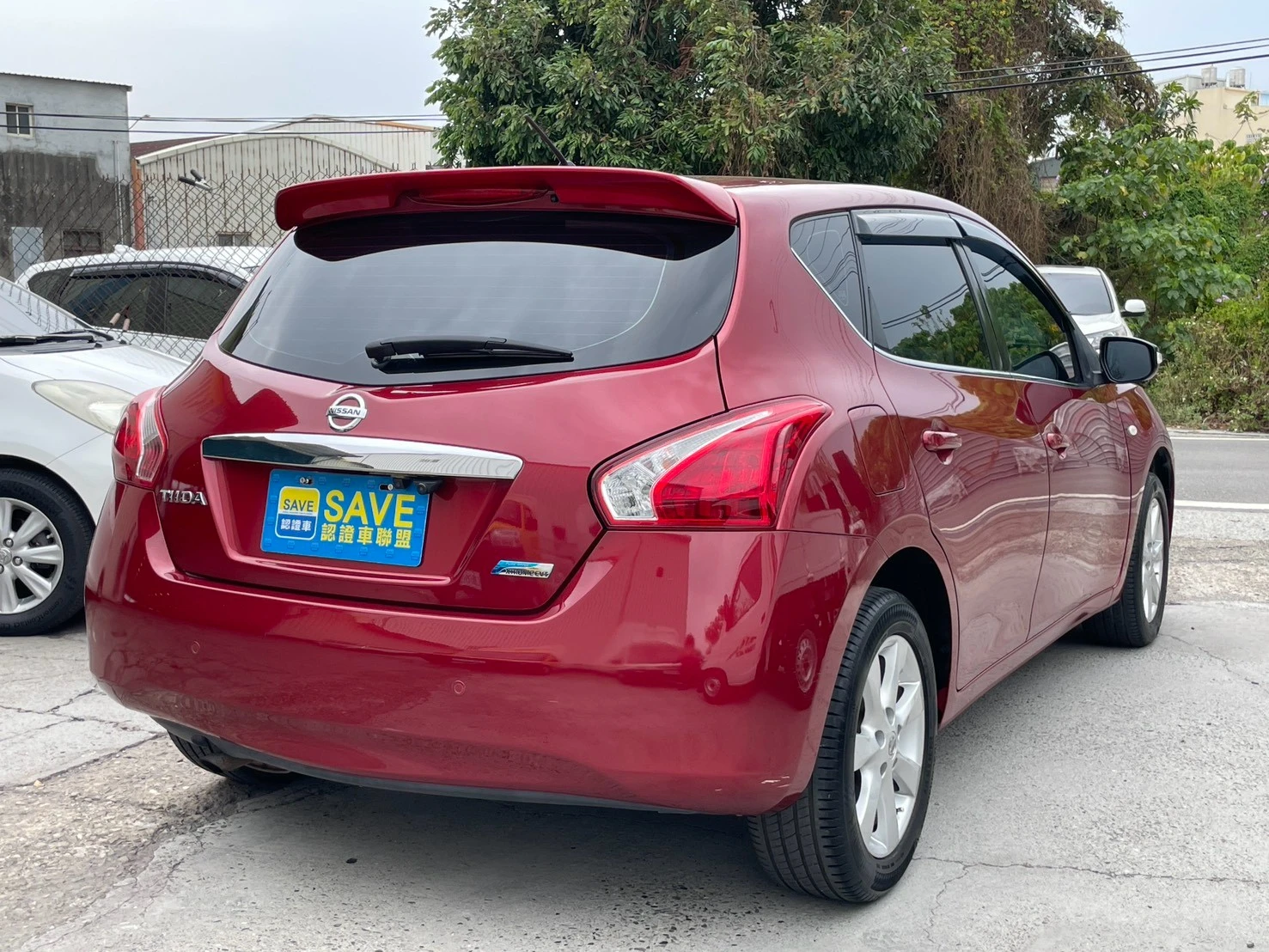 Nissan Tiida 5D 2015年 豪華影音版 紅色
