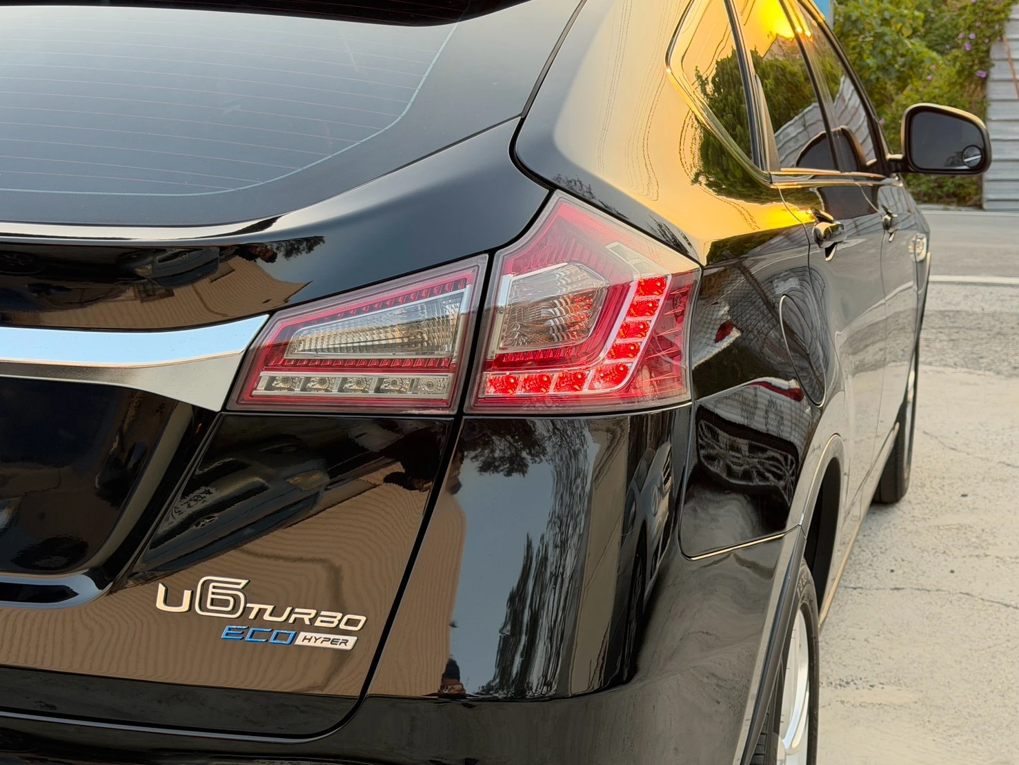 Luxgen U6 Turbo ECO Hyper 2017年 1.8 時尚型 黑色