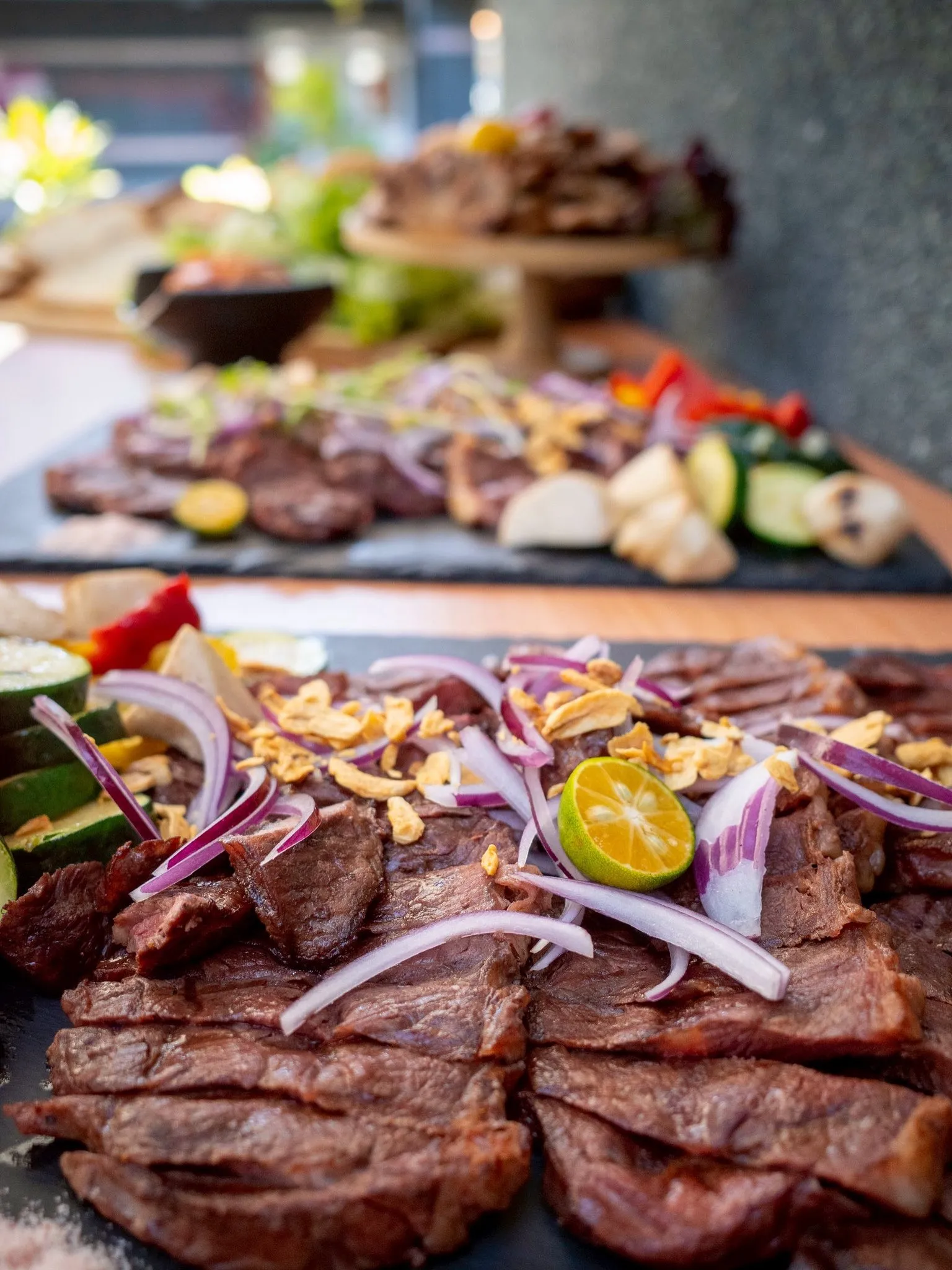 昨天在幫客人換盤的時候-宜蘭BBQ外燴/宜蘭抓周派對