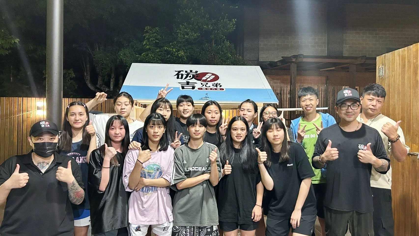 很榮幸今天能為宜蘭高商女籃服務，有種像是在為英雄準備餐點的小雀躍