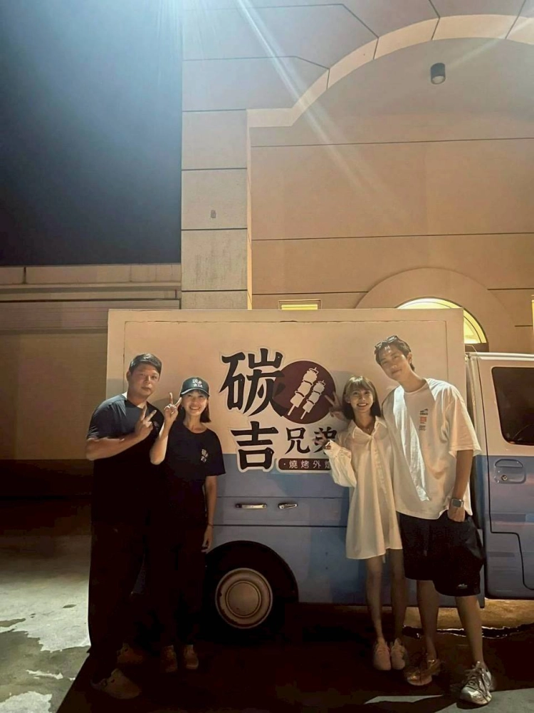 #服務藝人：粿粿、范姜彥豐夫妻