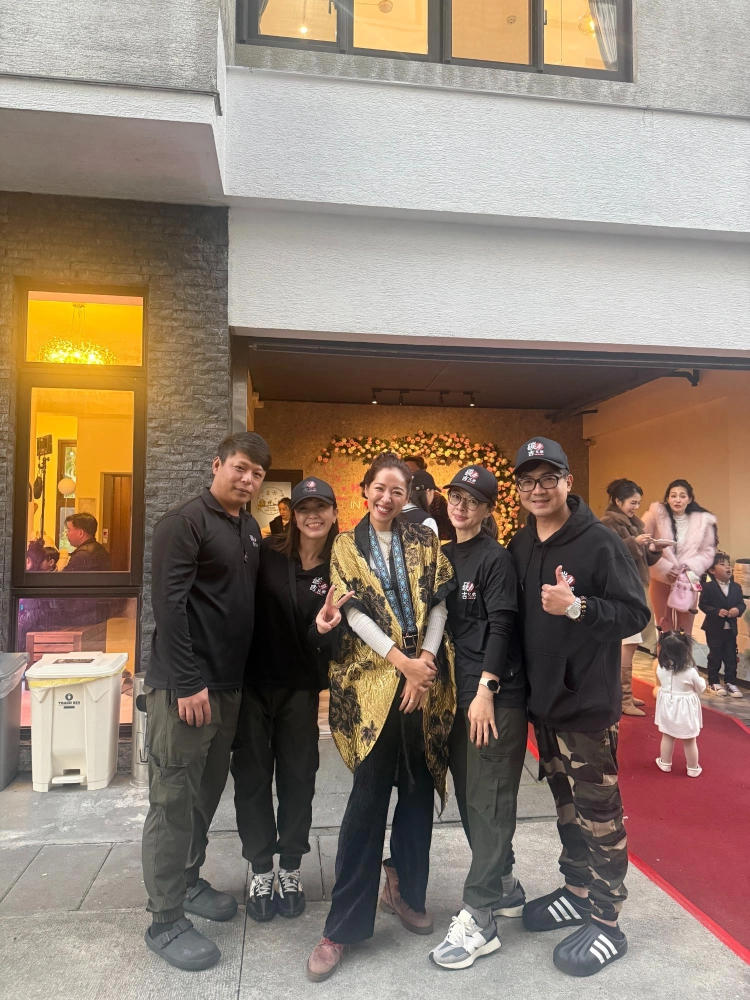 #服務藝人：劉伊心