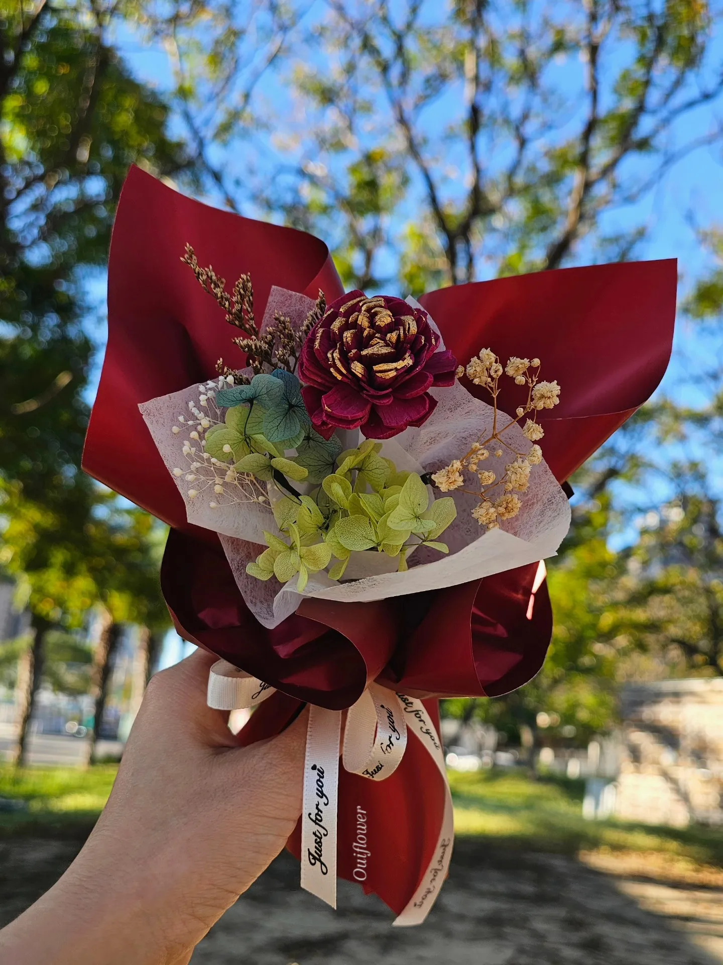 平安夜，不是為了熱鬧而存在，而是提醒我們，在冬天裡，慢慢生活。新竹永生花束 / 紅色花束