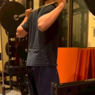 深蹲！ 深蹲不是進階動作！只是個訓練動作，健身新手必練！來體結我告訴你怎做！