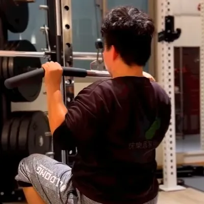 滑輪下拉，一個看起來沒什麼但細節很多的動作， 如果拉了老半天還不知道這在練哪，來體結，我告訴你！