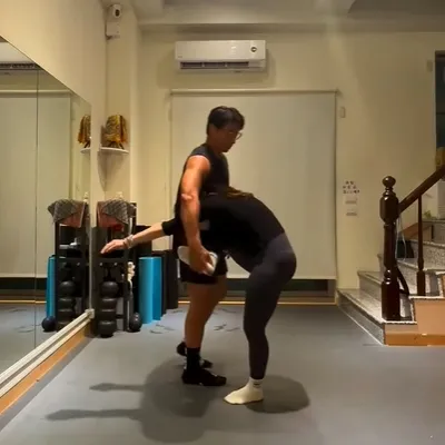 這個動作柔軟加協調都要好…😅