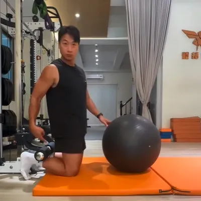 大腿後側鬆鬆的，這樣練就對了，配合慢跑，效率更好