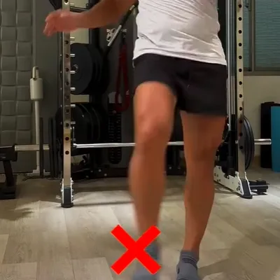 在錯誤的姿勢下，相對容易造成腰椎疼痛或受傷的運動