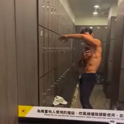 胖到側腹肌都不見了🥲