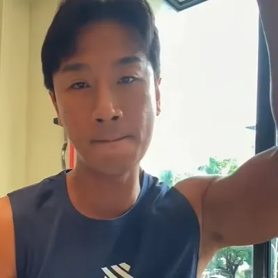 新手練肩，不用急著做啞鈴肩推，可以先試試這些動作