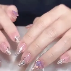 閃亮亮寶石美甲ᐝ｜高雄美甲｜鼓山區美甲