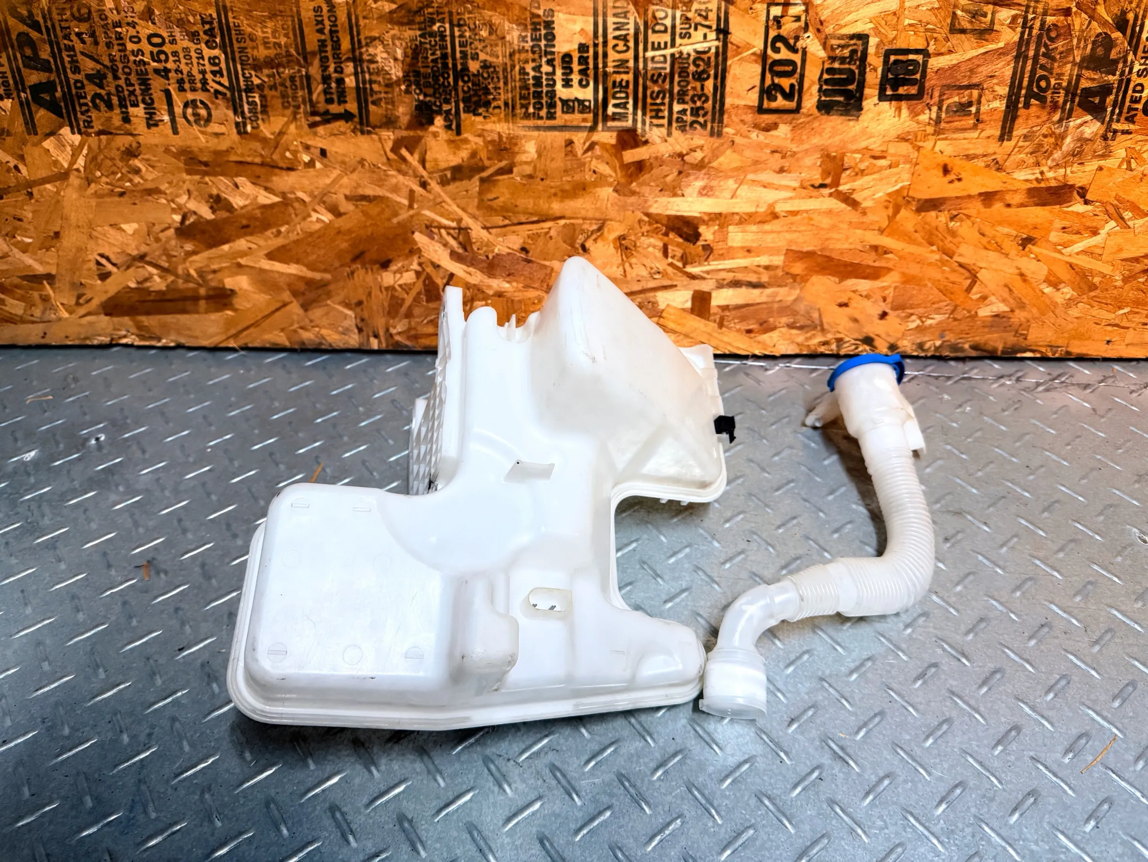 Tiguan 330 雨刷水桶