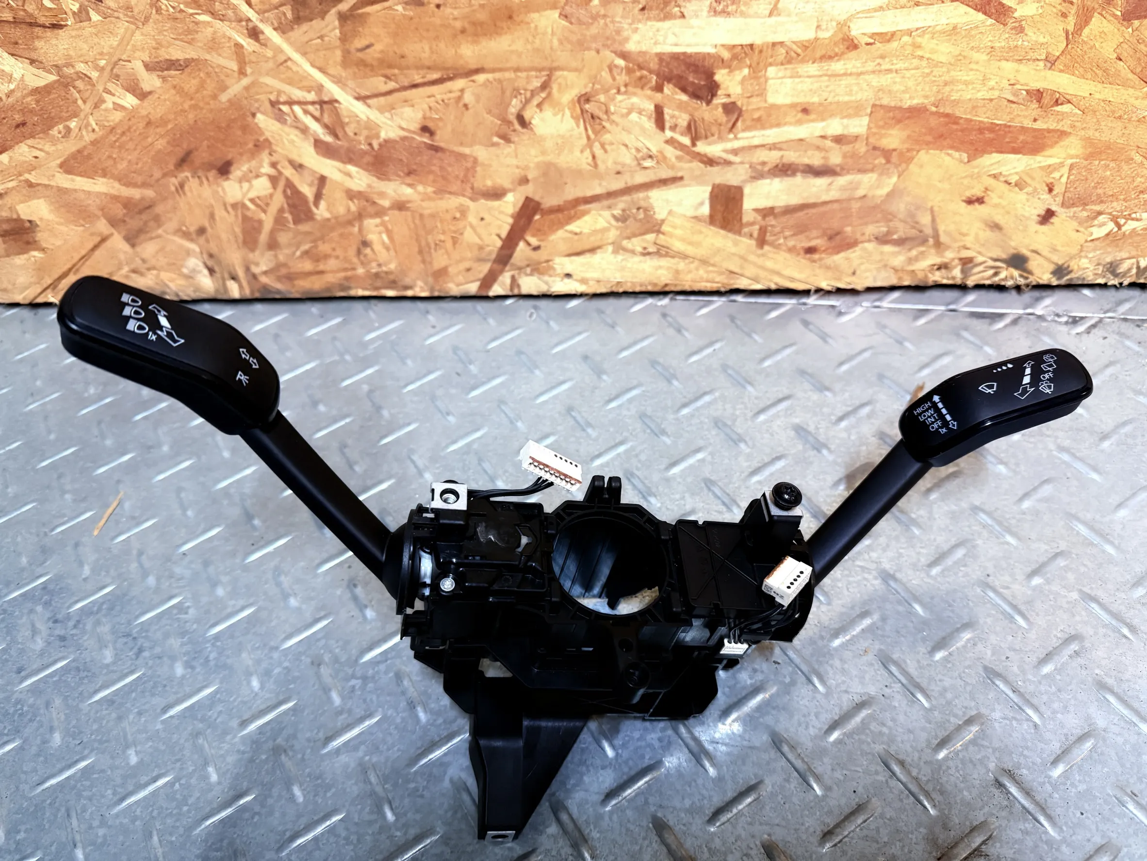 Tiguan 330、380方向燈開關總成