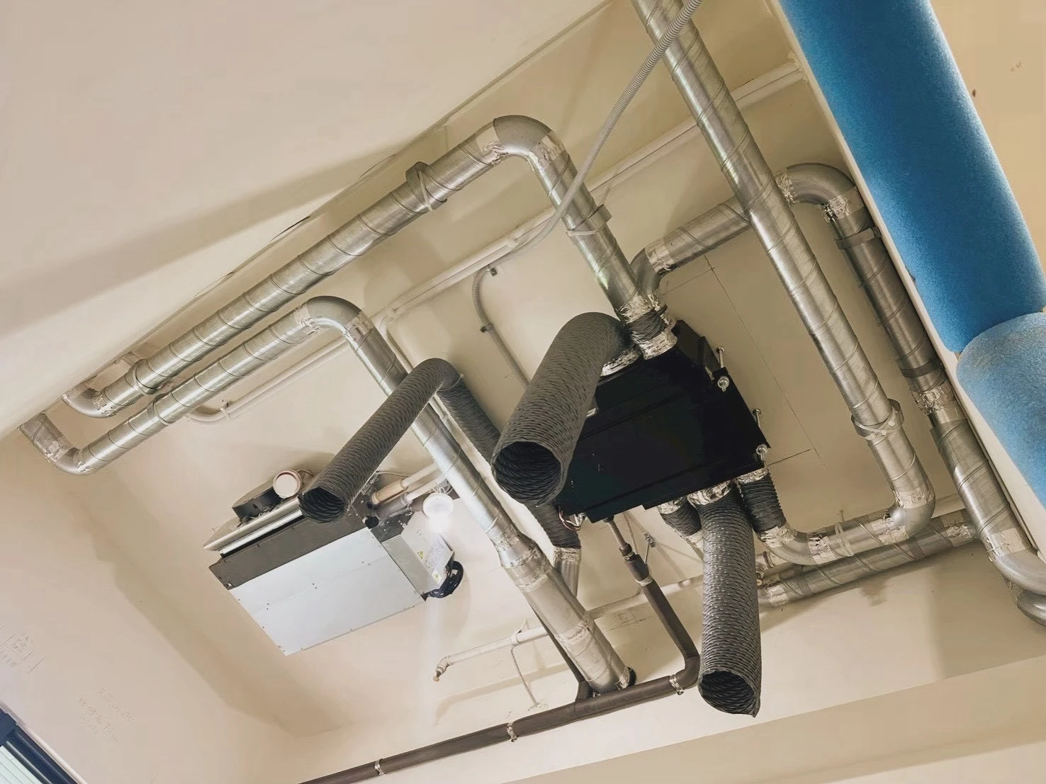 吊隱式除濕機