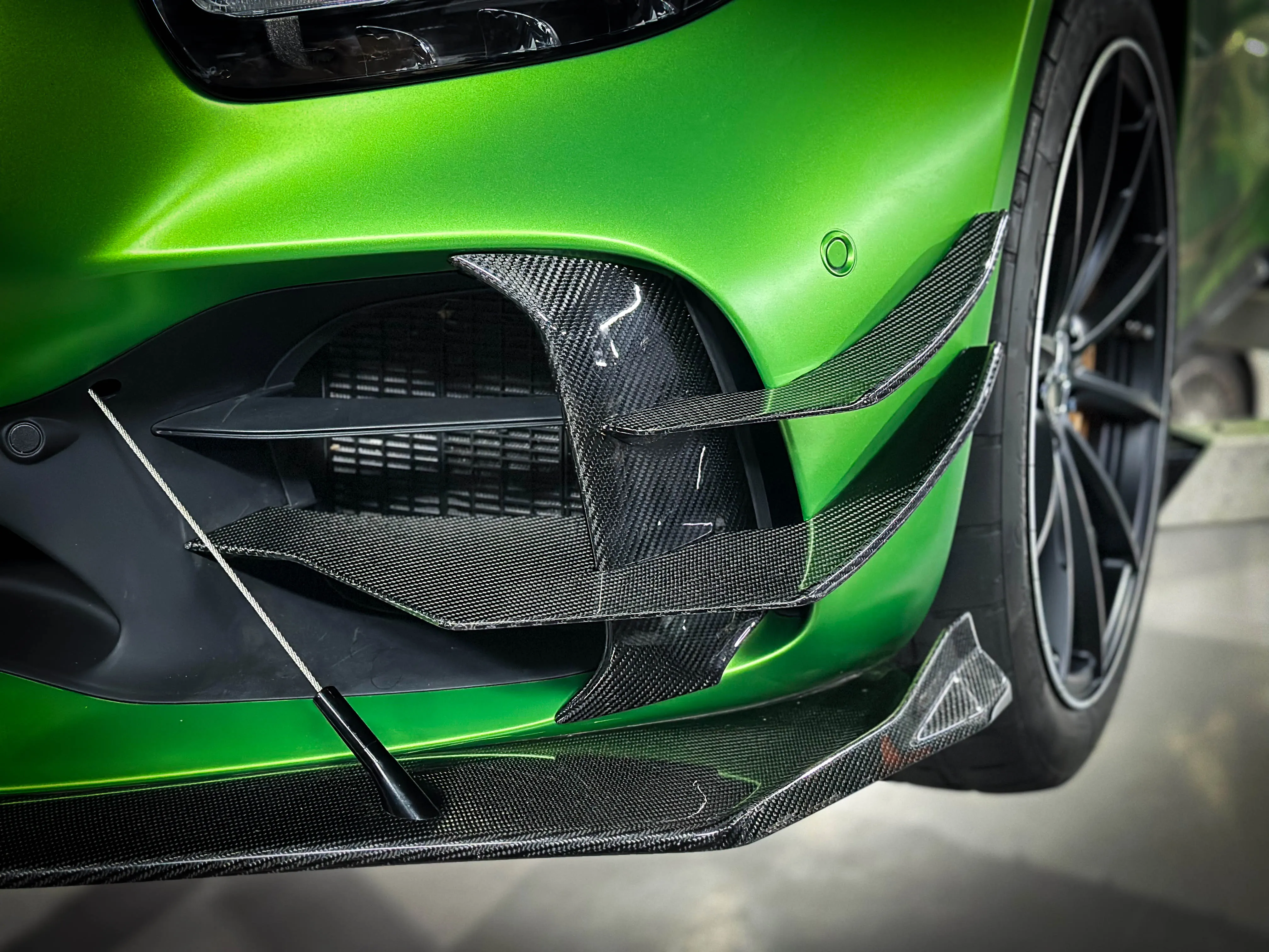 德國Tikt Performance 全碳纖維兩側風刀 Mercedes Benz AMG GT-R