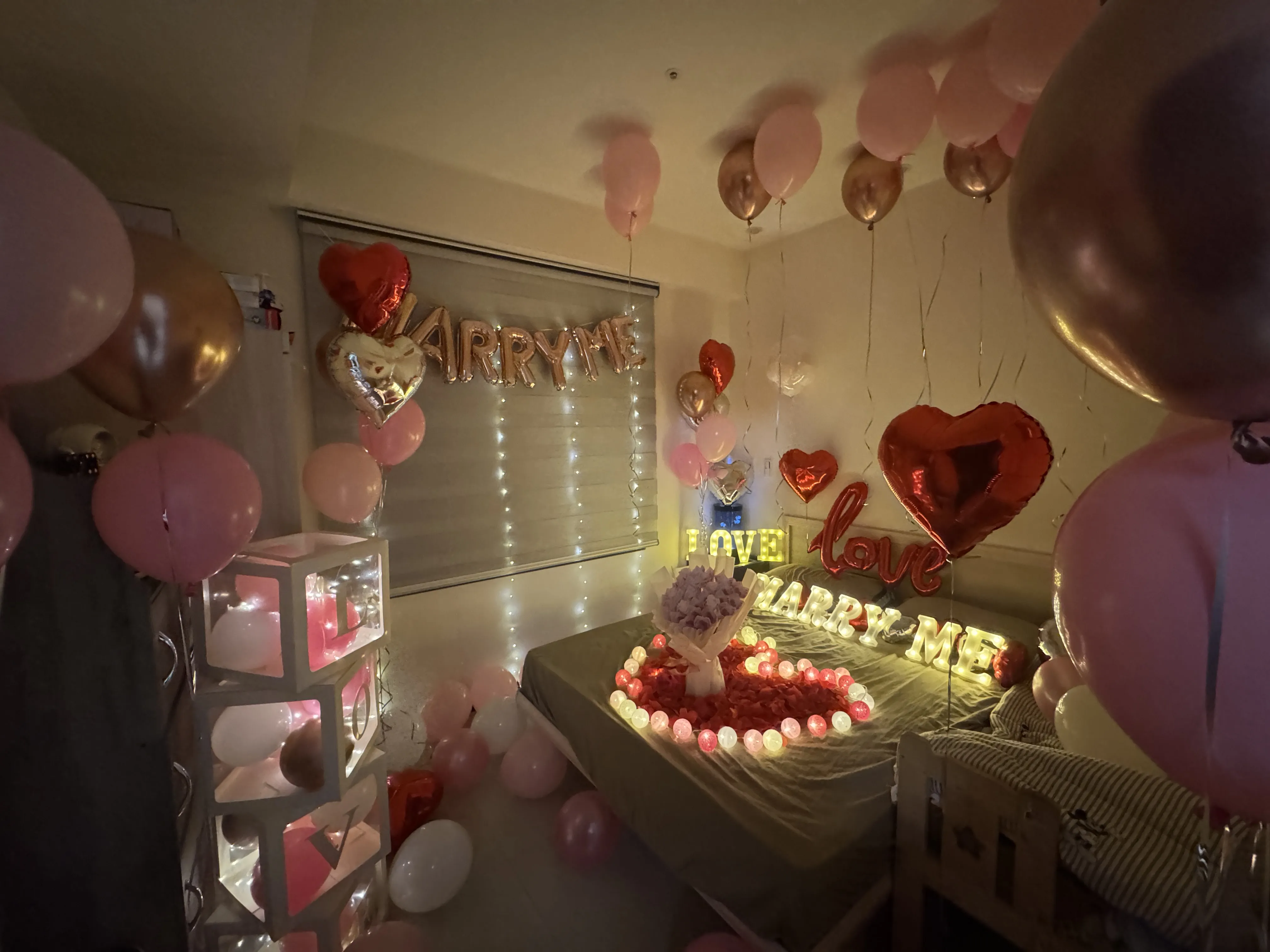 【玫瑰金戀曲】粉紅泡泡臥室求婚佈置｜空飄氣球滿屋｜花瓣愛心床｜居家驚喜