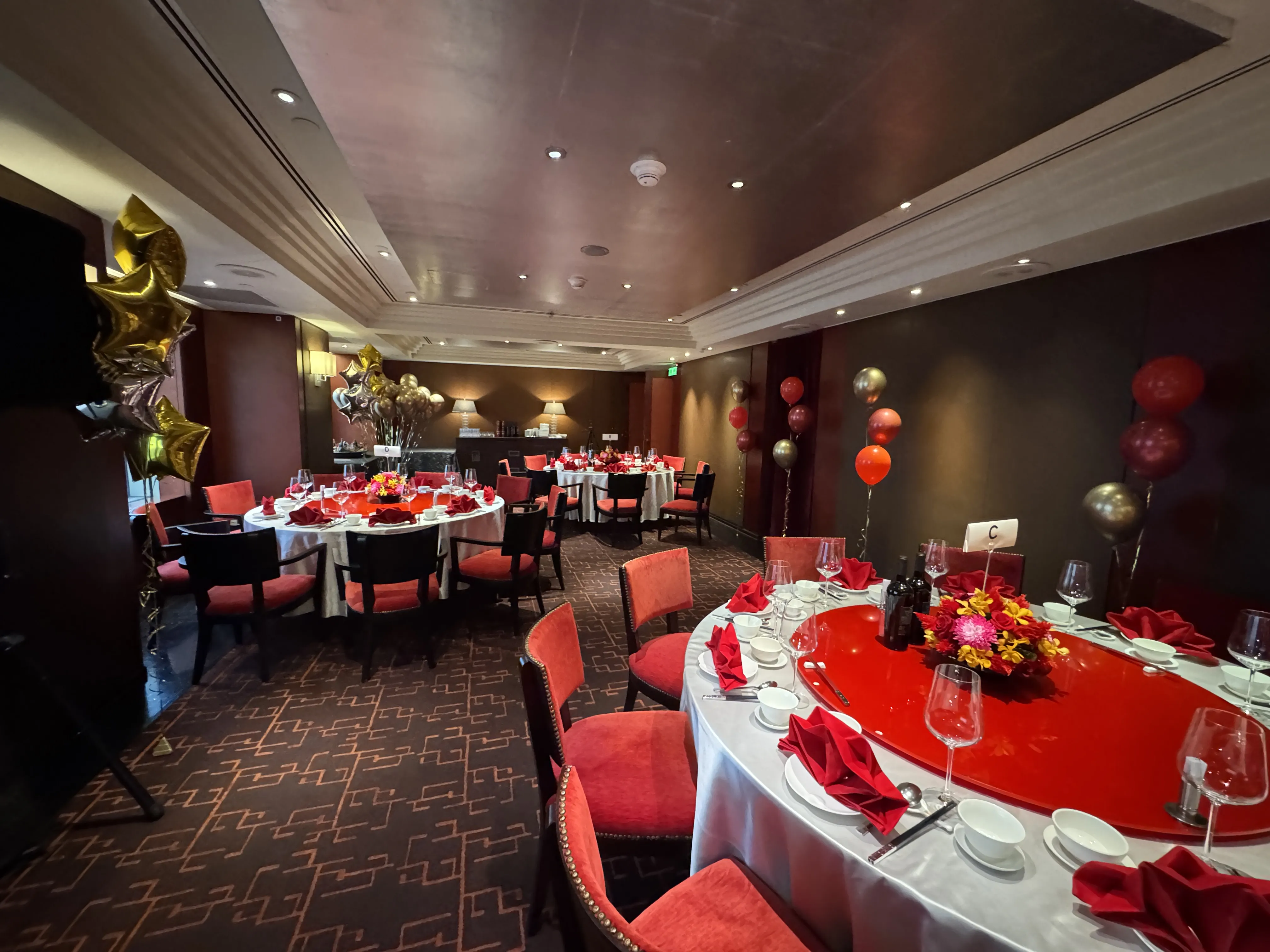 【尊榮饗宴】VIP 包廂專屬落地氣球串｜飯店私人聚會｜尾牙春酒包廂｜長輩大壽