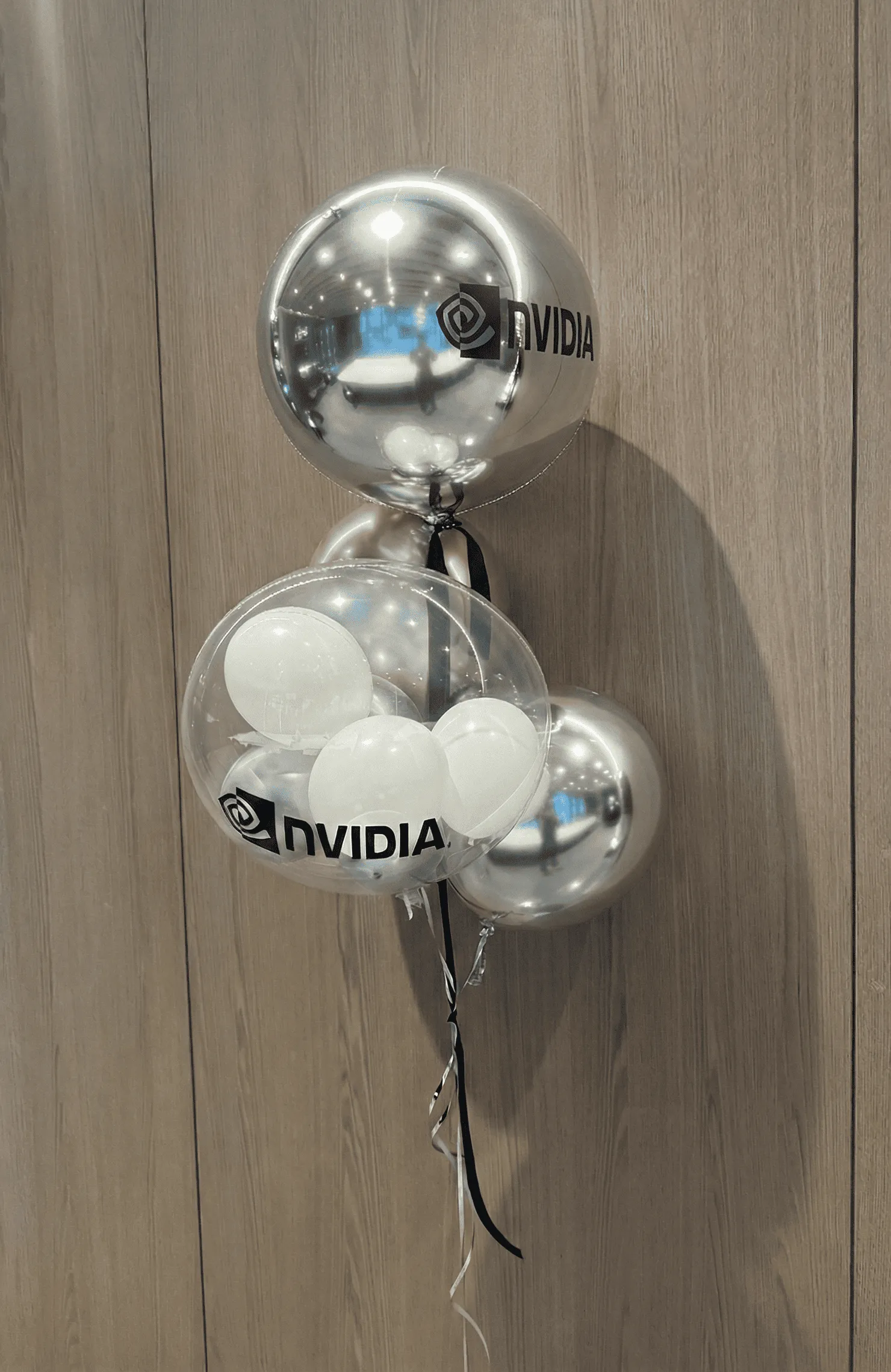 【品牌專屬】客製化 Logo 科技銀空飄氣球束｜泡泡球中球設計｜企業活動 / 發表會