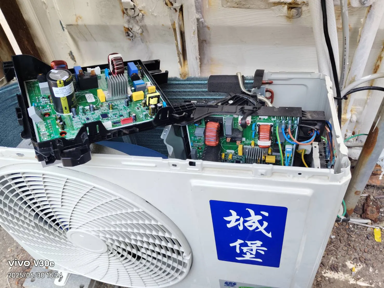 冷氣漏水原因有哪些？冷氣漏水維修常見問題與處理方式-冷氣維修/台北冷氣維修/土城冷氣維修