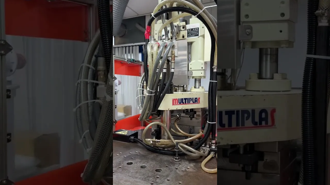 立式轉盤射出加工：拉環