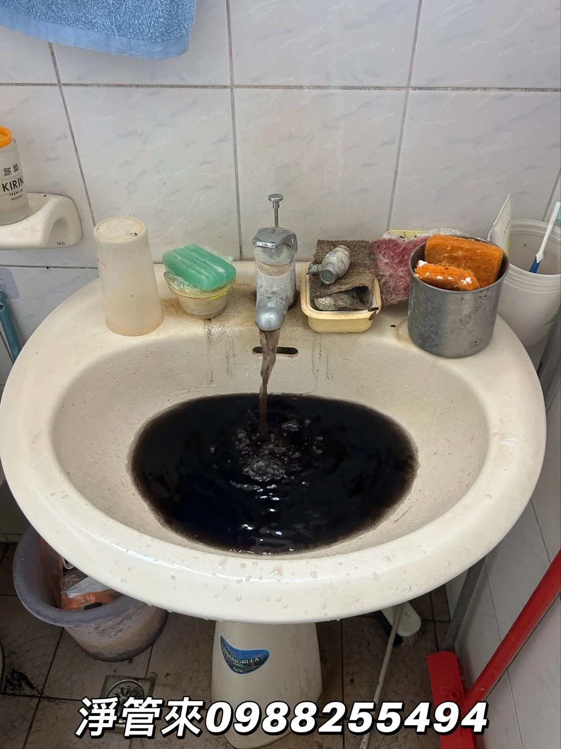 今天來到鹿港這戶人家，因為家中使用地下水，特別安排了水管清洗作業。