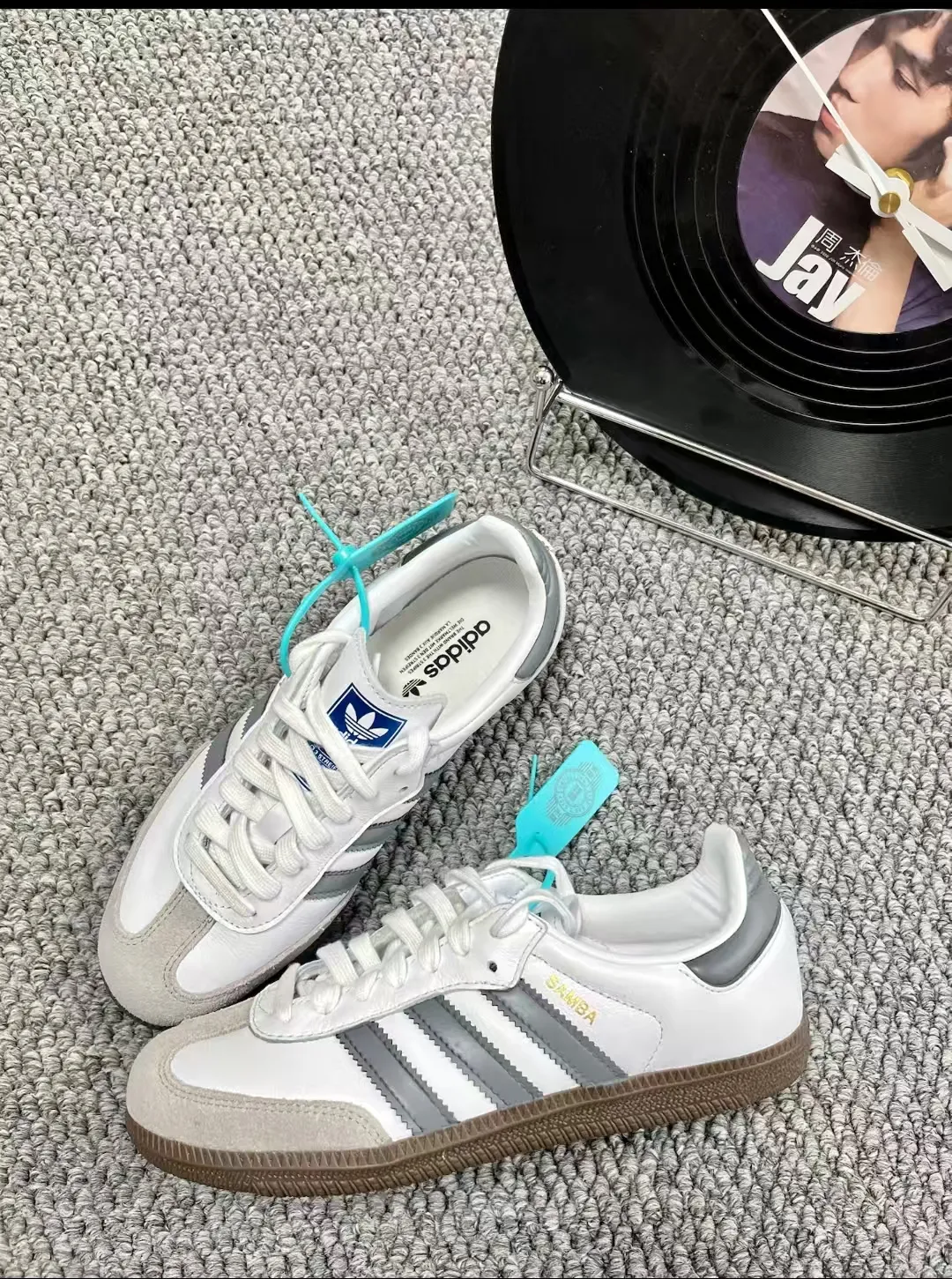 個性化客製球鞋ADIDAS銀色