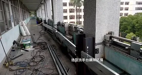 台中市小學美味廚房教室規劃 造型洗手台、舊窗、木作展示櫃工程