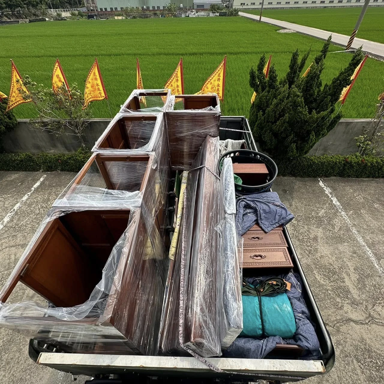 今天小小搬三趟 有需要搬家趕快預約  #台中便宜搬家   台中自助搬家  台中公司搬遷  台中工廠搬遷  台中鋼琴搬遷  台中吊車搬家  台中拆除廢棄物清運  台中古董傢俱搬運  台中代客包裝箱搬家