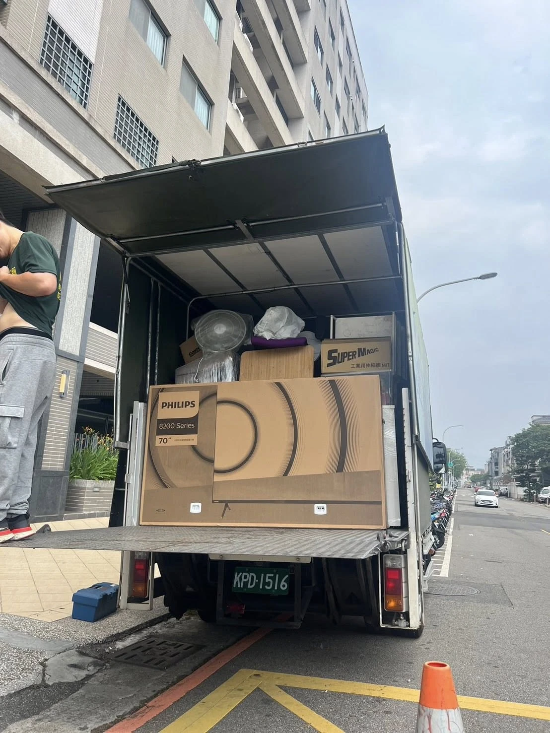 菲釩搬家（搬家免費線上估價，提供紙箱)台中搬家公司推薦哪間?台中學生搬家推薦#台中公司行號搬遷推薦#台中公司搬遷推薦哪間?