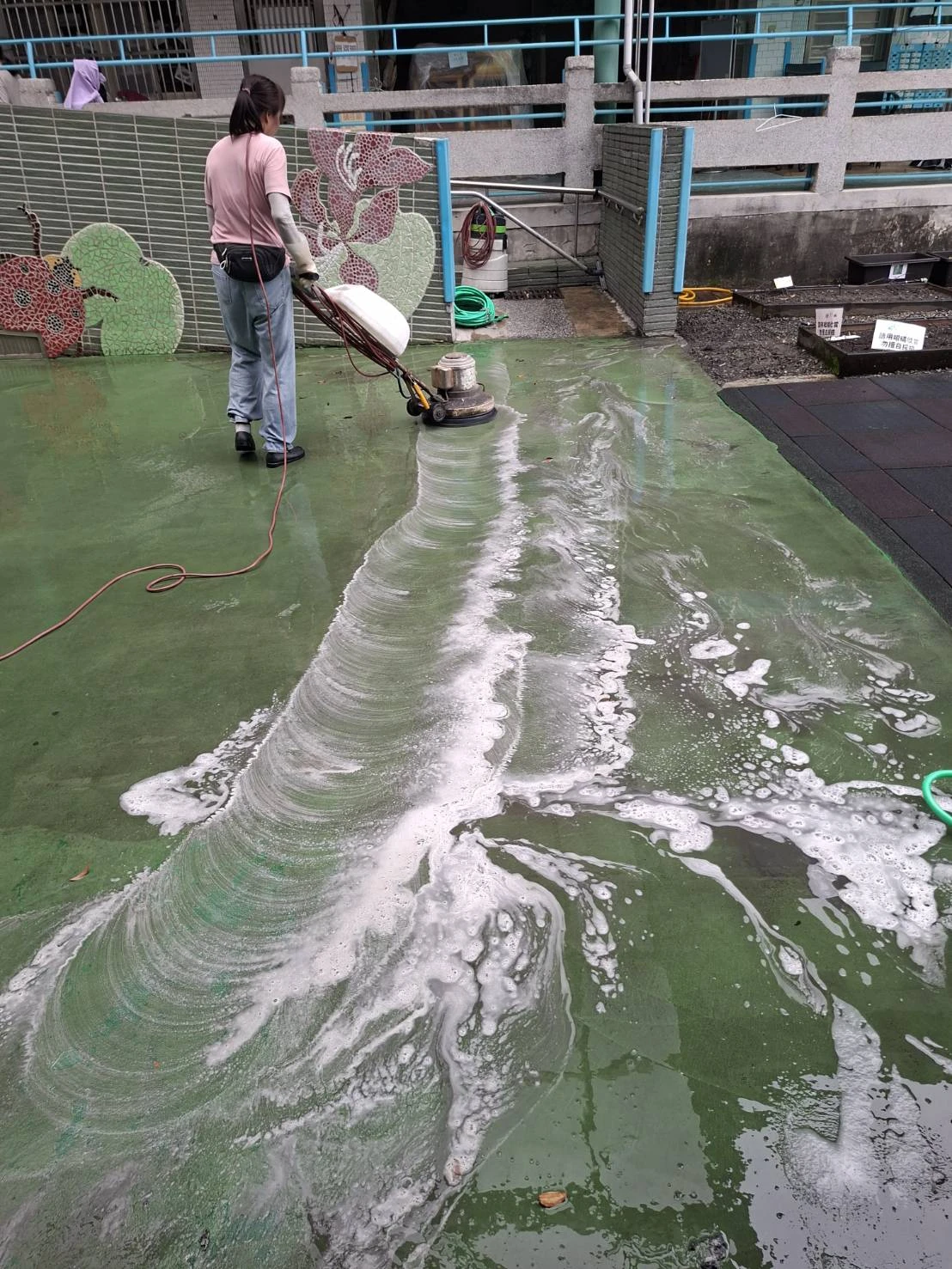新北市學校清潔/秀朗國小外圍清洗