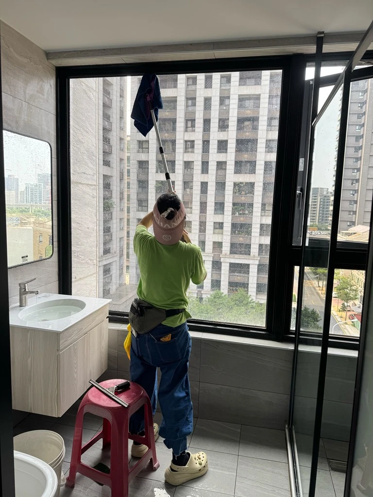 中壢區、文智路！汽車旅館內部清洗
