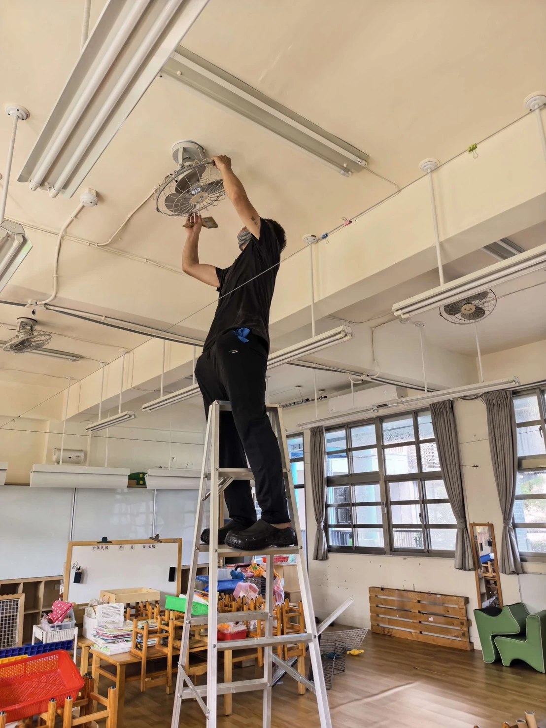 台北教室清洗/新莊民安國小教室清洗