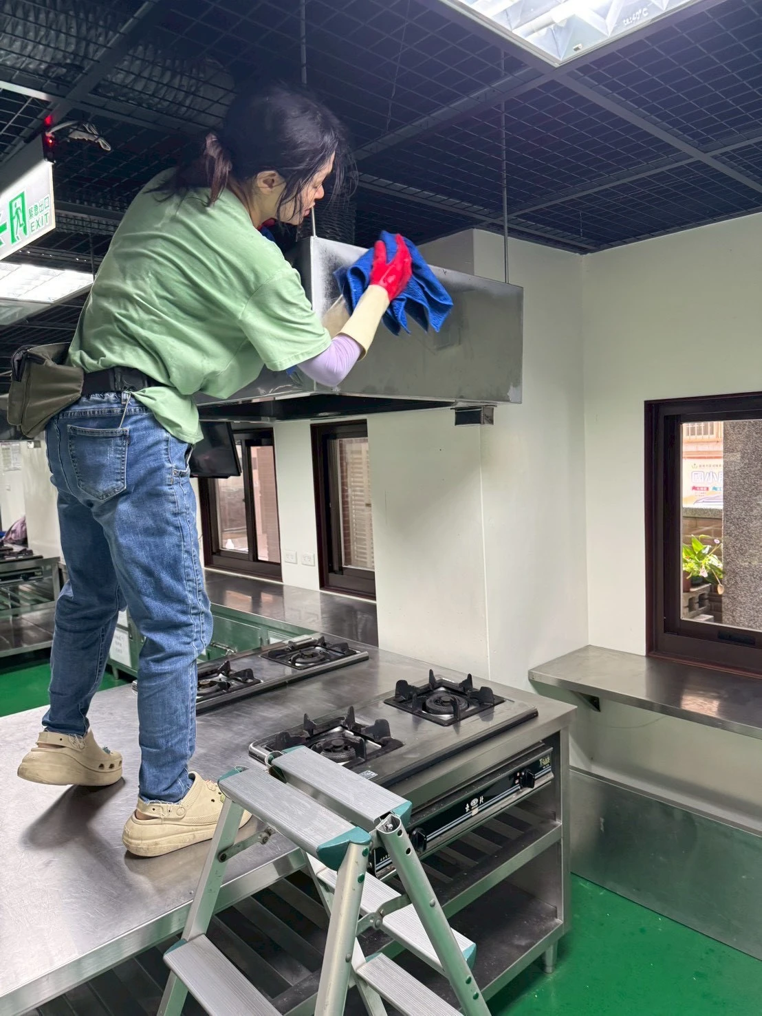 基隆市-七堵美食街廚房清潔作業