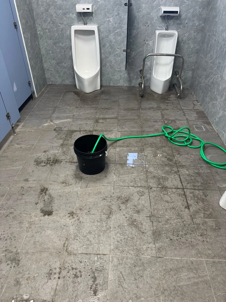 中壢市定寧路！辨公室、廁所清洗！