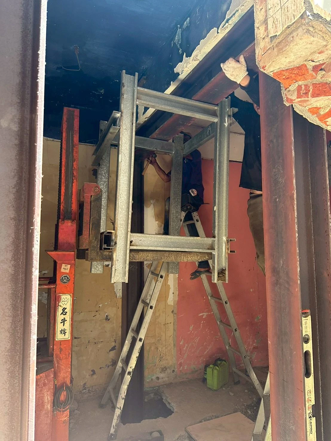 新竹市區40年透天店面翻修